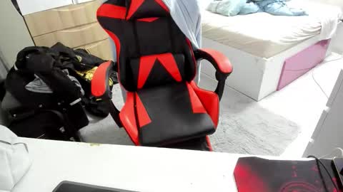 Snapshot of boy_boy22 chatting on 12.14.25 boy_boy22 online show from 12.14.25