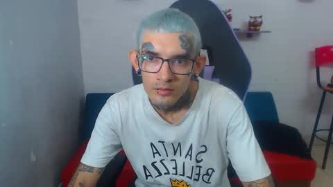 Snapshot of boy_tatto77 chatting on 12.21.25 boy_tatto77 online show from 12.21.25