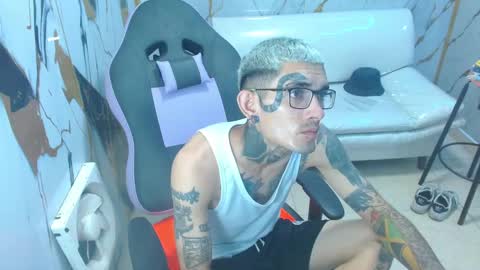 Snapshot of boy_tatto77 chatting on 01.15.26 boy_tatto77 online show from 01.15.26