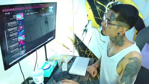Snapshot of boy_tatto77 chatting on 04.25.26 boy_tatto77 online show from 04.25.26