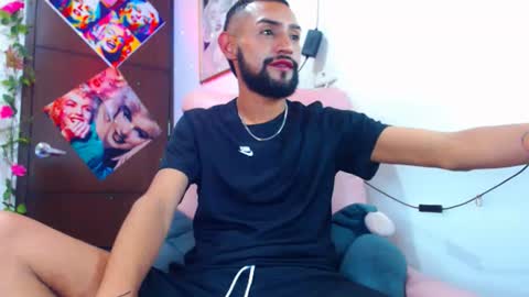 Snapshot of boybunnyerotic chatting on 09.17.25 boybunnyerotic online show from 09.17.25