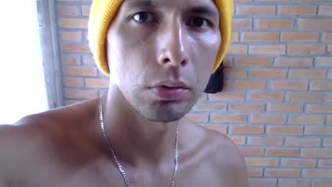 Snapshot of boycumlatino21 chatting on 10.13.25 Boy online show from 10.13.25