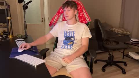 Snapshot of boykik chatting on 01.04.25 Eddie online show from 01.04.25