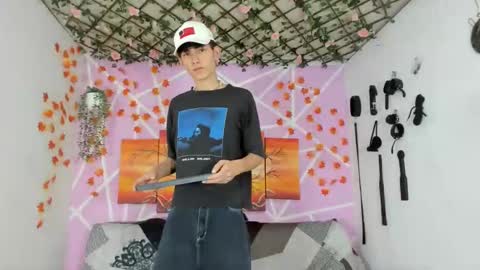 Snapshot of boys4hot_777 chatting on 02.28.25 boys4hot_777 online show from 02.28.25