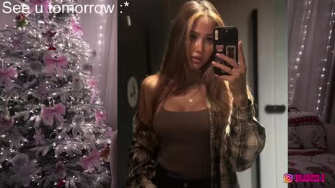 Snapshot of brabuss_ chatting on 12.29.24 Lana online show from 12.29.24