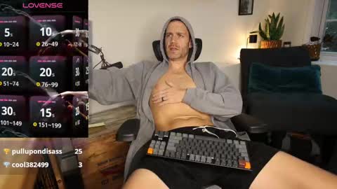 Snapshot of bradbronton chatting on 11.08.25 BradBronton online show from 11.08.25