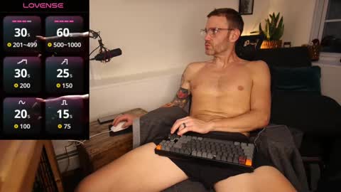 Snapshot of bradbronton chatting on 11.11.25 BradBronton online show from 11.11.25