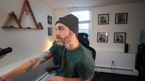 Snapshot of bradbronton chatting on 12.15.25 BradBronton online show from 12.15.25