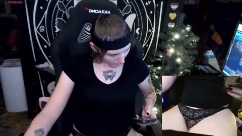 BrandiWRLD999 online show from 12.26.24