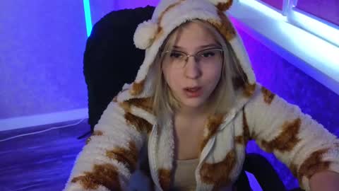 Belle  online show from 02.20.25