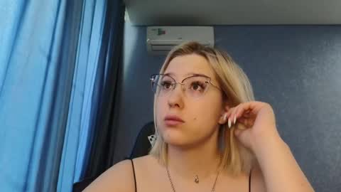 Snapshot of brandy__stars chatting on 05.28.26 Belle online show from 05.28.26