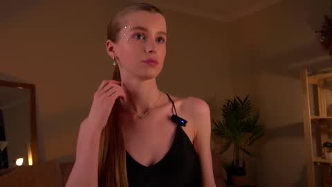 Snapshot of brave_journey chatting on 03.07.25 Eli online show from 03.07.25