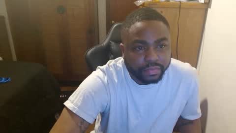 Snapshot of breadw1nnah chatting on 02.14.25 Breadw1nnah online show from 02.14.25