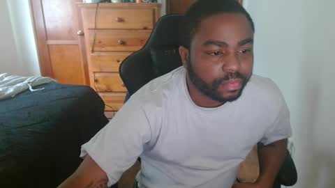 Snapshot of breadw1nnah chatting on 10.14.25 Breadw1nnah online show from 10.14.25