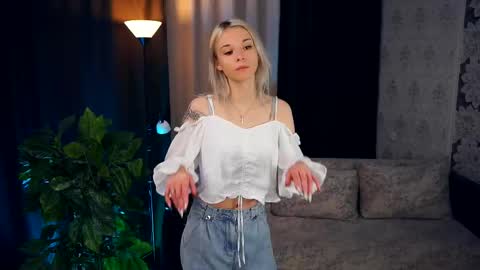 Mia Bunyard online show from 02.16.25