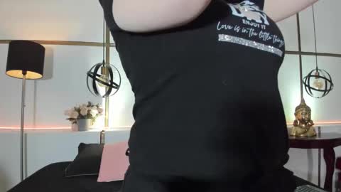 MeganBeaked online show from 10.02.25