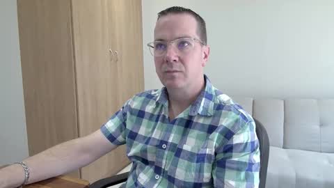 Snapshot of brettdj chatting on 09.13.25 Brett online show from 09.13.25