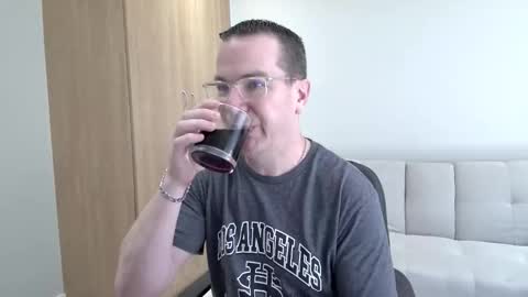 Snapshot of brettdj chatting on 09.21.25 Brett online show from 09.21.25