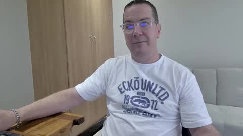 Snapshot of brettdj chatting on 12.17.25 Brett online show from 12.17.25