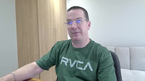 Snapshot of brettdj chatting on 12.21.25 Brett online show from 12.21.25