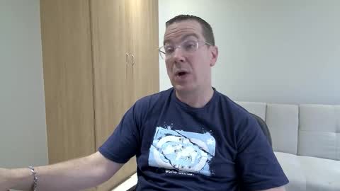 Snapshot of brettdj chatting on 02.01.26 Brett online show from 02.01.26