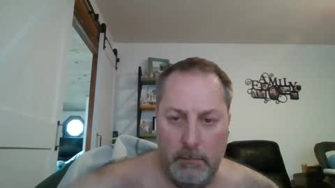 Snapshot of brettsky chatting on 01.28.25 hey online show from 01.28.25