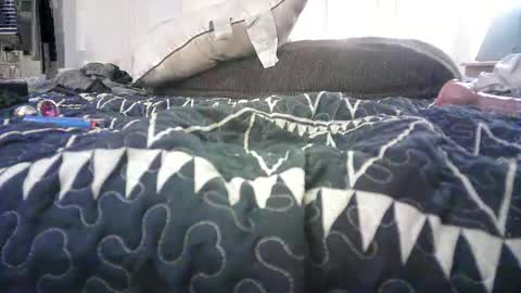 Snapshot of bri20fu chatting on 04.28.26 raining down on me online show from 04.28.26
