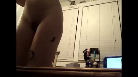 Snapshot of bri_ant chatting on 10.27.25 bri_ant online show from 10.27.25