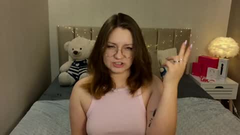 Snapshot of briarwynn chatting on 04.28.26 briarwynn online show from 04.28.26