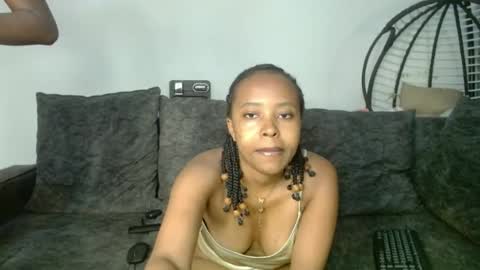 Snapshot of briella_10 chatting on 06.12.26 briella online show from 06.12.26