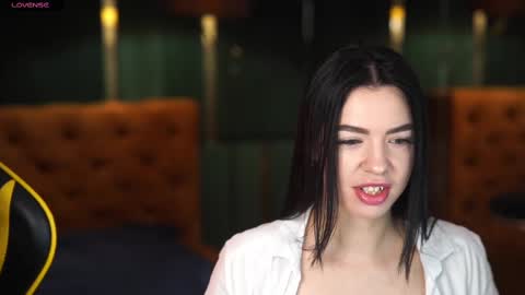 Snapshot of bright_diamonds_054 chatting on 03.08.25 Diamonds Girls online show from 03.08.25