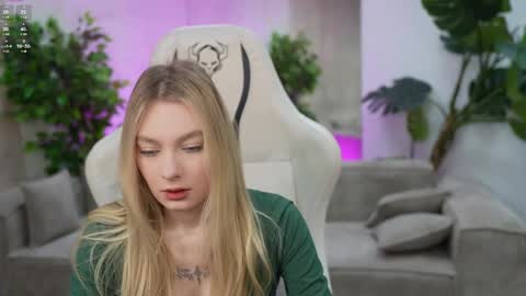 Snapshot of bright_diamonds_054 chatting on 03.11.25 Diamonds Girls online show from 03.11.25