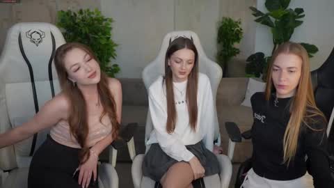 Snapshot of bright_diamonds_054 chatting on 09.08.25 Diamonds Girls online show from 09.08.25