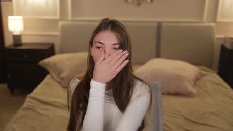 Snapshot of bright_diamonds_054 chatting on 09.13.25 Diamonds Girls online show from 09.13.25