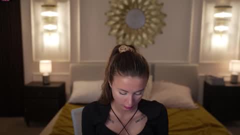 Snapshot of bright_diamonds_054 chatting on 09.22.25 Diamonds Girls online show from 09.22.25