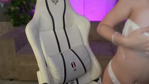 Snapshot of bright_diamonds_054 chatting on 09.28.25 Diamonds Girls online show from 09.28.25