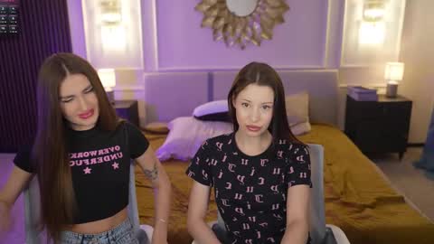 Snapshot of bright_diamonds_054 chatting on 09.29.25 Diamonds Girls online show from 09.29.25