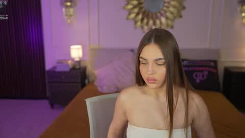 Snapshot of bright_diamonds_054 chatting on 10.02.25 Diamonds Girls online show from 10.02.25