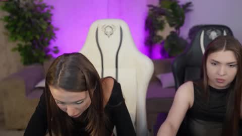 Snapshot of bright_diamonds_054 chatting on 10.03.25 Diamonds Girls online show from 10.03.25