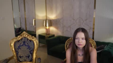 Snapshot of bright_diamonds_054 chatting on 10.08.25 Diamonds Girls online show from 10.08.25