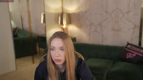 Snapshot of bright_diamonds_054 chatting on 10.14.25 Diamonds Girls online show from 10.14.25