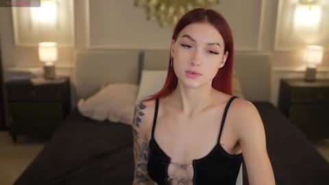 Snapshot of bright_diamonds_054 chatting on 10.21.25 Diamonds Girls online show from 10.21.25