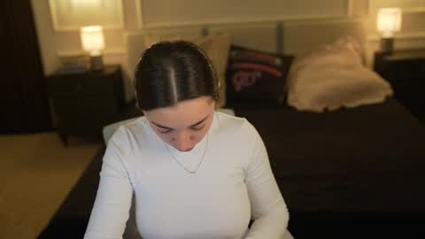 Snapshot of bright_diamonds_054 chatting on 10.27.25 Diamonds Girls online show from 10.27.25