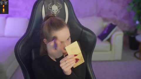 Snapshot of bright_diamonds_054 chatting on 10.30.25 Diamonds Girls online show from 10.30.25