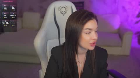 Snapshot of bright_diamonds_054 chatting on 11.17.25 Diamonds Girls online show from 11.17.25