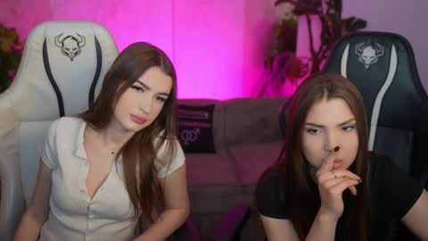 Snapshot of bright_diamonds_054 chatting on 12.02.25 Diamonds Girls online show from 12.02.25