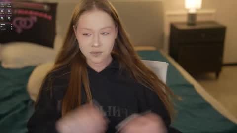 Snapshot of bright_diamonds_054 chatting on 12.13.25 Diamonds Girls online show from 12.13.25