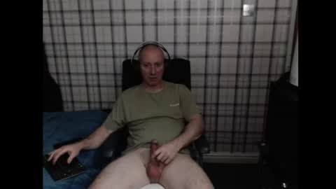 Snapshot of britguy_uk chatting on 06.17.26 Lemee Joinyuu online show from 06.17.26