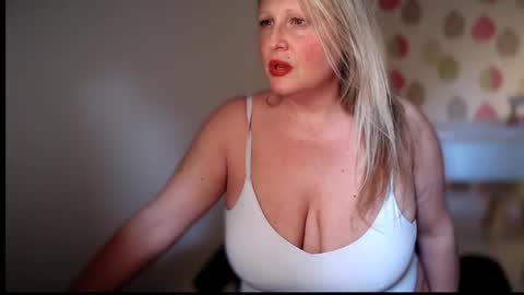 Snapshot of british_bella chatting on 02.09.26 British Bella online show from 02.09.26