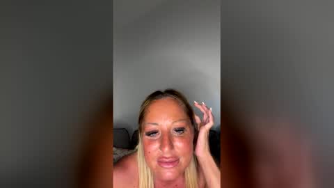 Snapshot of britishcumslut_10 chatting on 04.19.26 britishcumslut_10 online show from 04.19.26